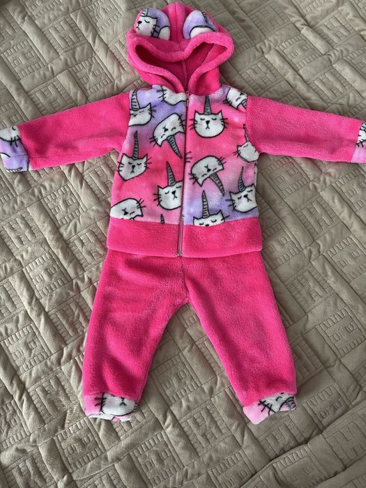 Костюмчики на дівчинку 74-80 р.