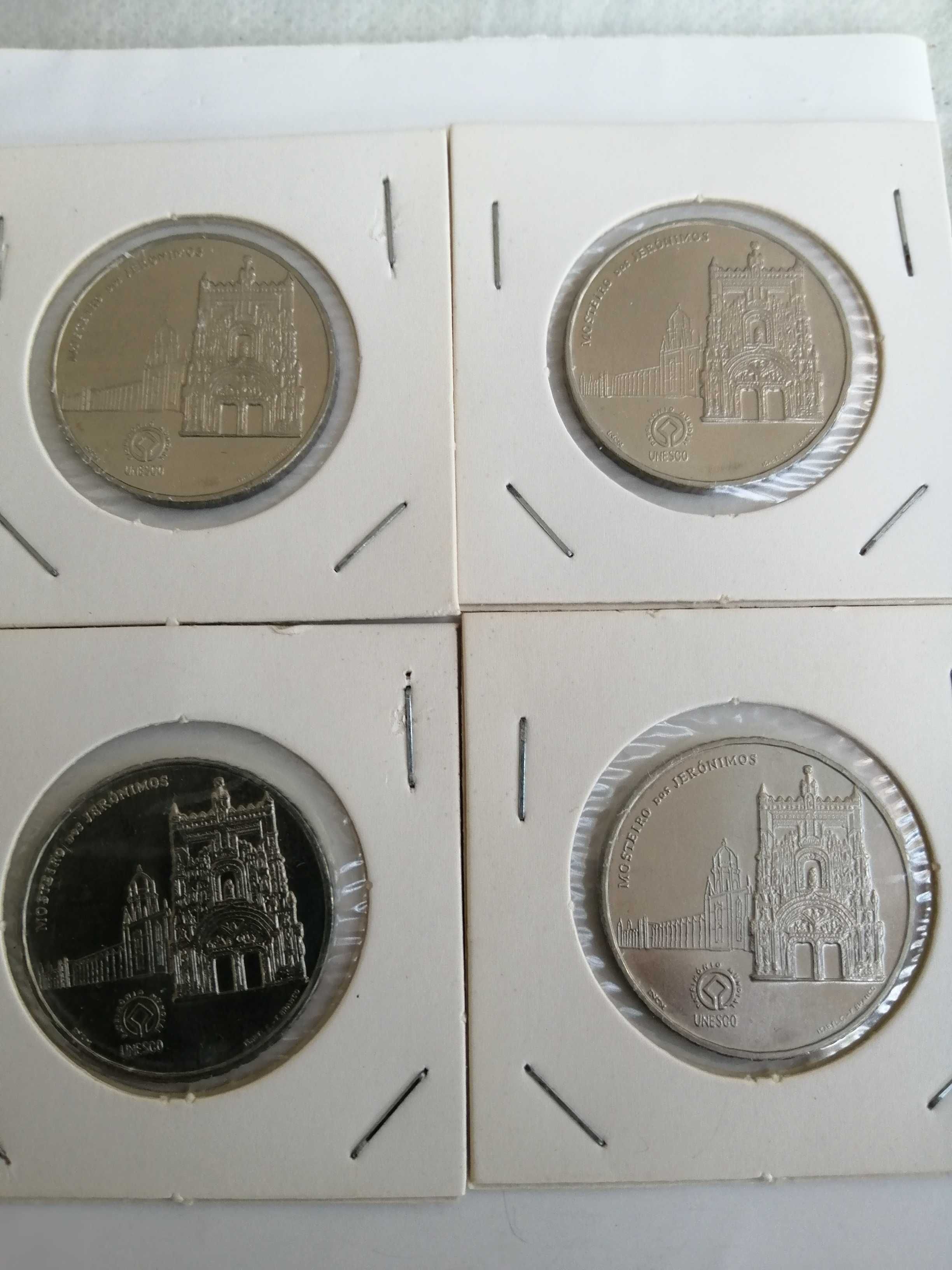 8 moedas de 2,50 €. Mosteiro dos Jerónimos e Torre de Belém