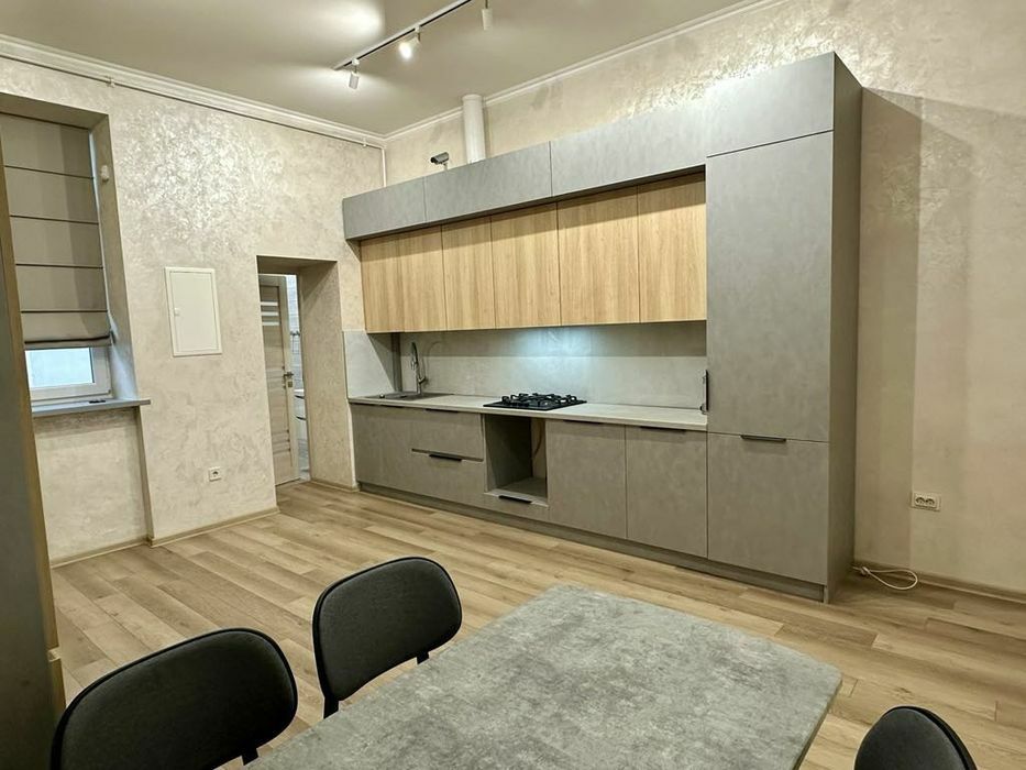 Продам 2-ох кім квартиру біля ТЦ Форум, вул.Замарстинівська 32