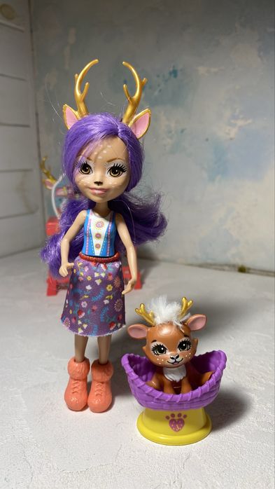 Набір Enchantimals Ветеринарна клініка і лялька Олень Данесса