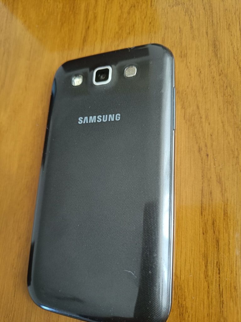 Телефон Samsung Galaxy Win GT-18552