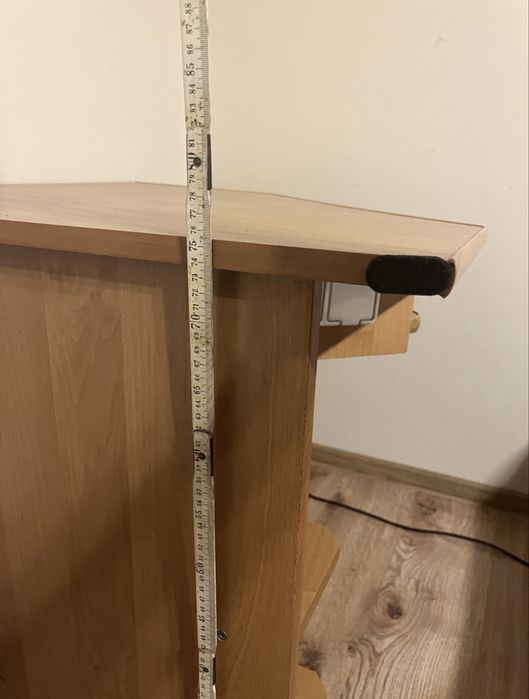 Biurko narożne Olcha 80x80 półki gniazdka