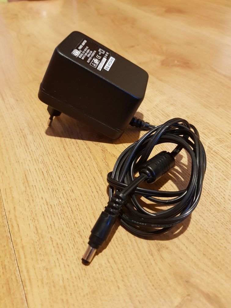 Adapter Zasilacz Yhi YC-1015 15  200-240V 50Hz 0.4A