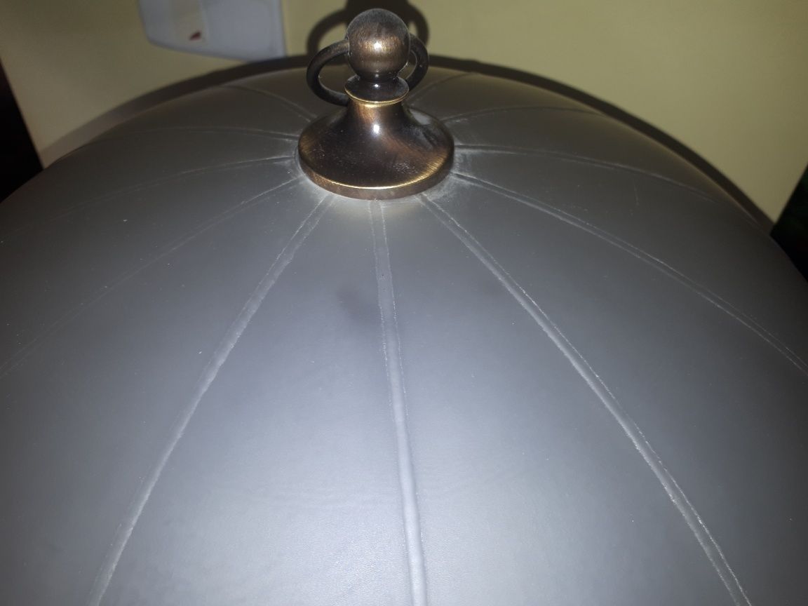 Lampa mosiężna stylowa.