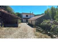 Quintinha com Moradia e casas de pedra junto ao rio Alcôa
