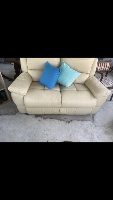 Sofa em pele tres e dois lugares