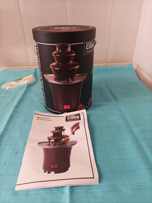 Fonte de chocolate eletrica, e nova.