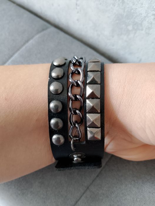 Czarna bransoleta na rękę skórzana z ćwiekami