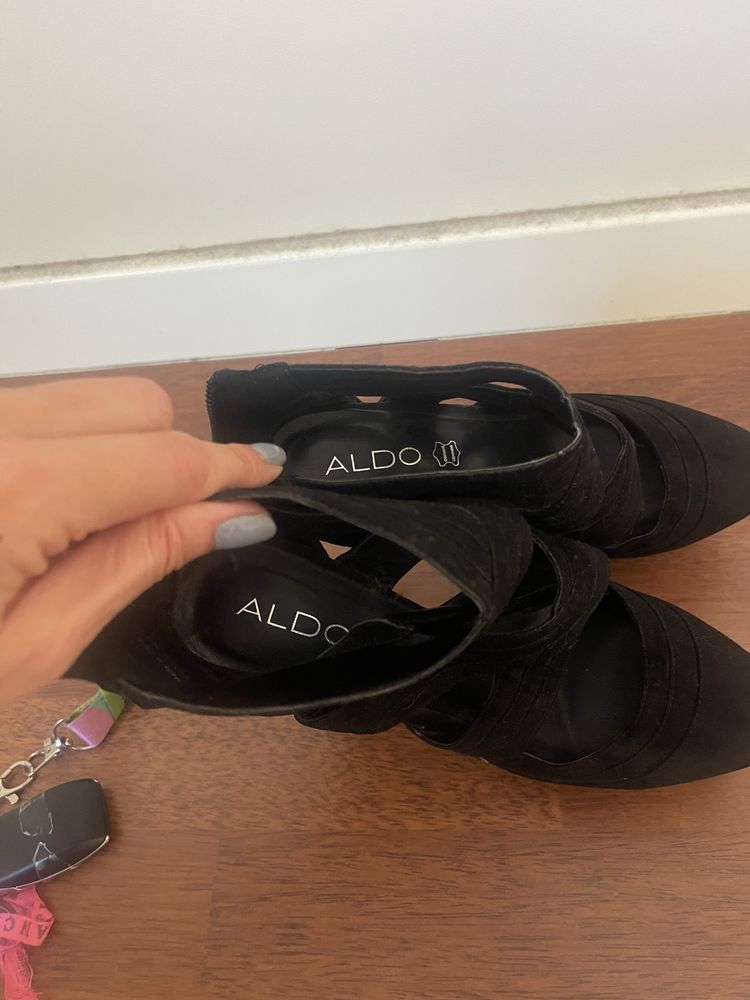 Sapatos marca Aldo preto