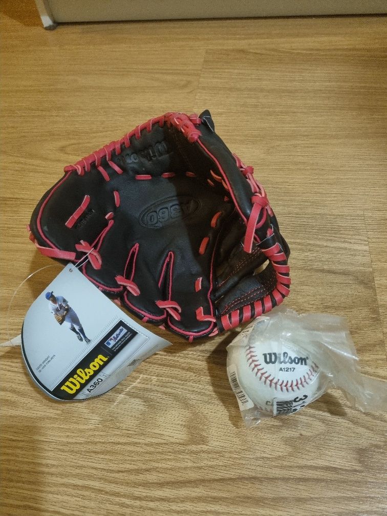 Luva basebol e bola wilson