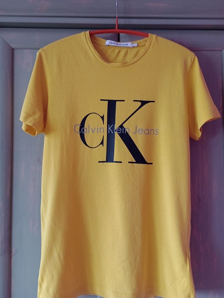 Męski T-shirt , w bananowym kolorze