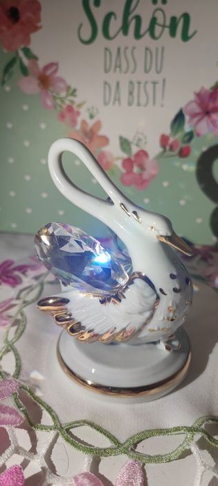 Porcelanowy łabędź Capodimonte z kryształami Swarovskiego