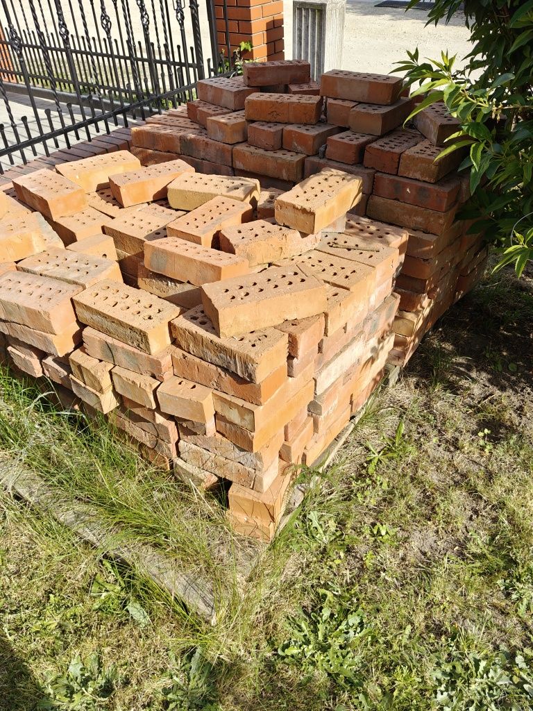 Cegła  czerwona.