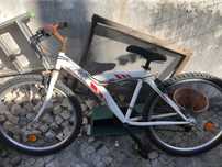 bicicleta so tem os travões q nao estao dos melhores