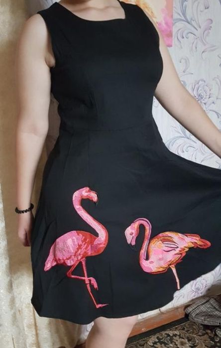 Платье с вышивкой фламинго