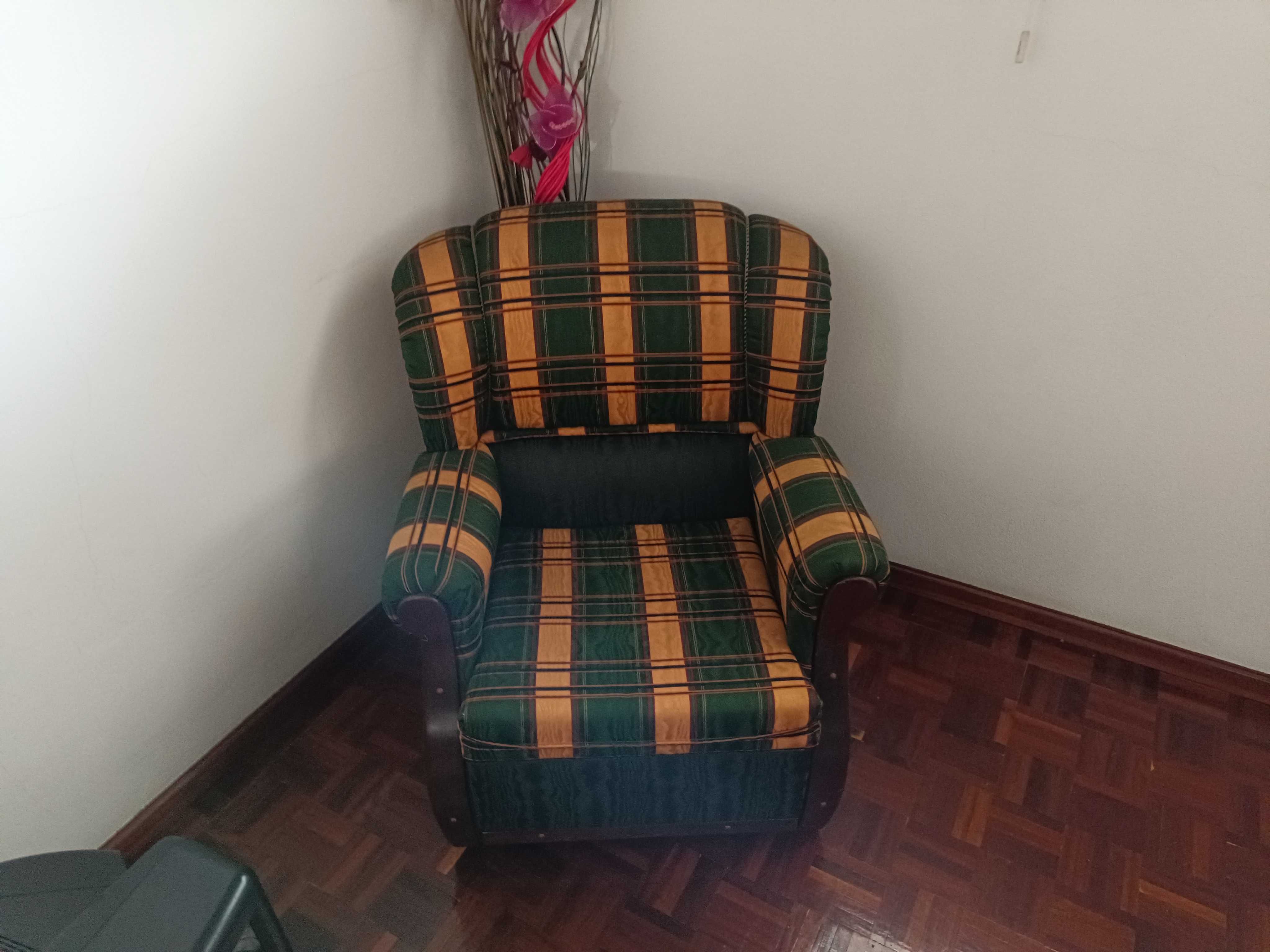 Sofá cama + 2 individuais