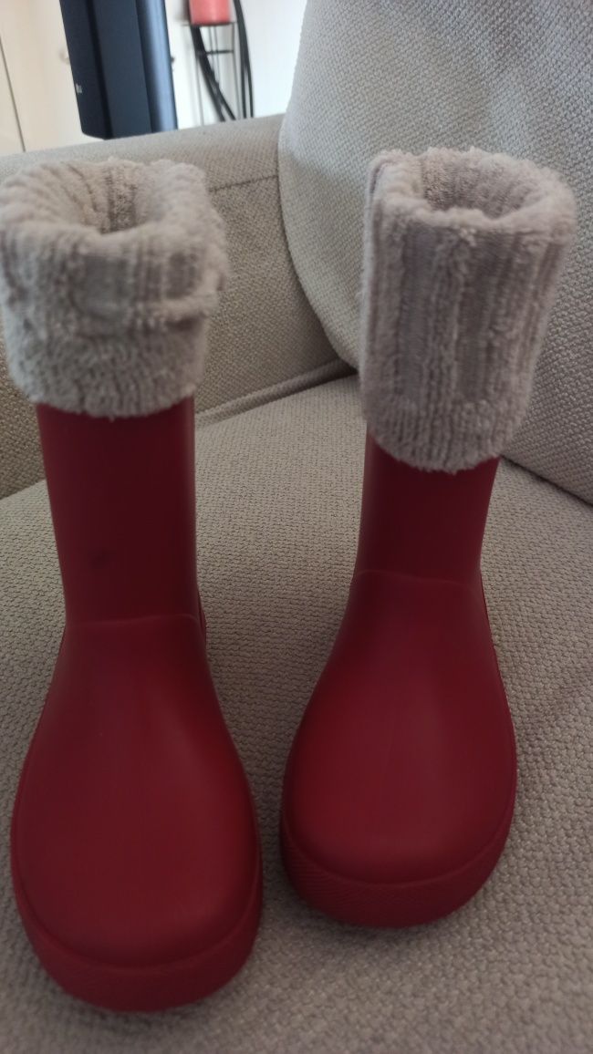 Botas IGOR n 25, usadas apenas uma vez.