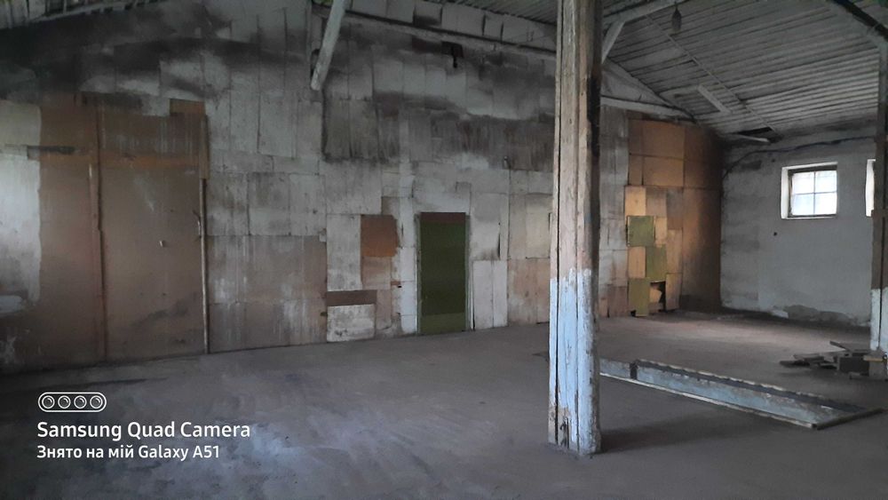 Продам чи Здам складське  приміщення  700 м/кв в місті Прилуки.