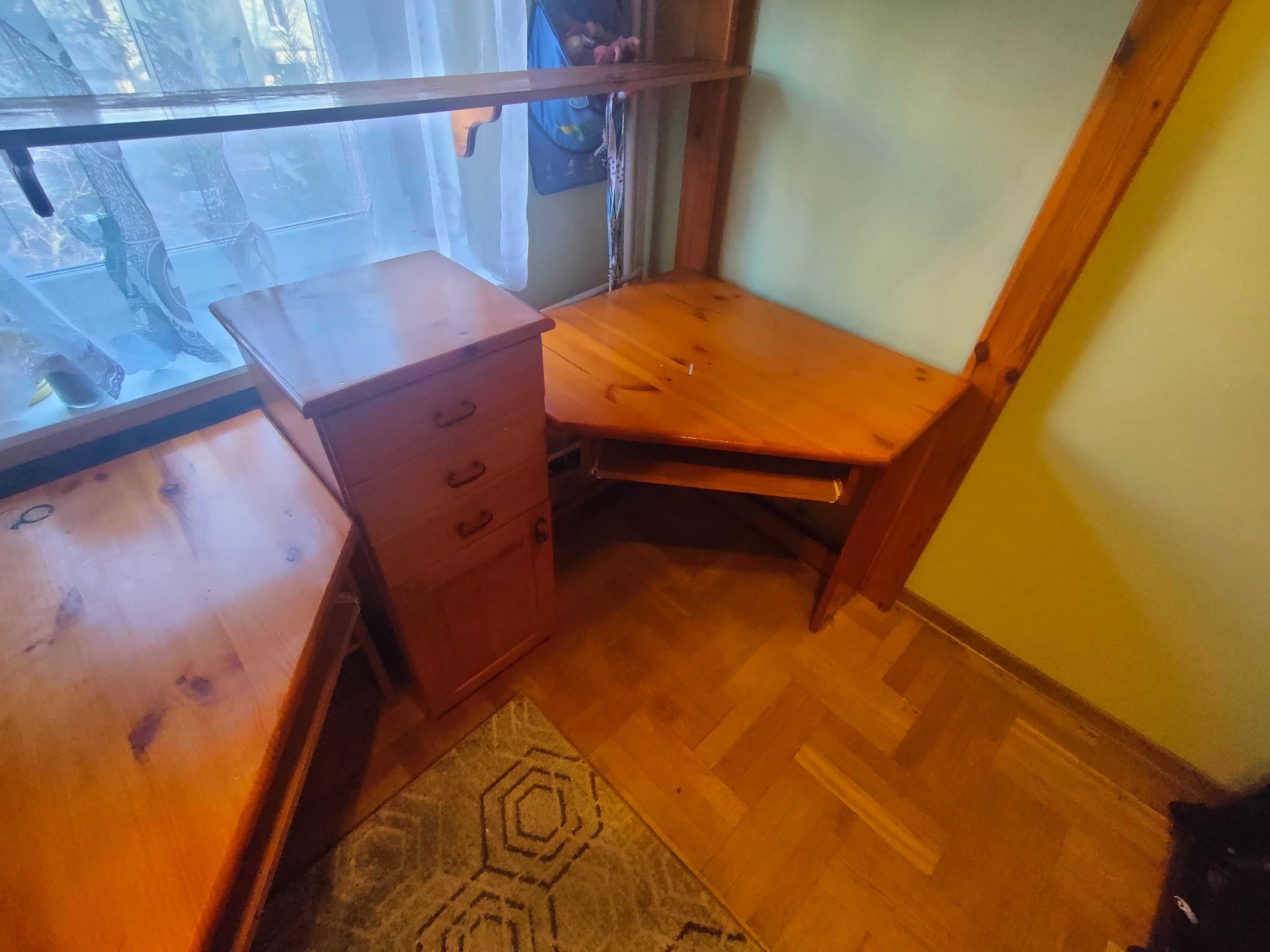 Sprzedam funkcjonalne piętrowe łóżko z biurkami i komodą