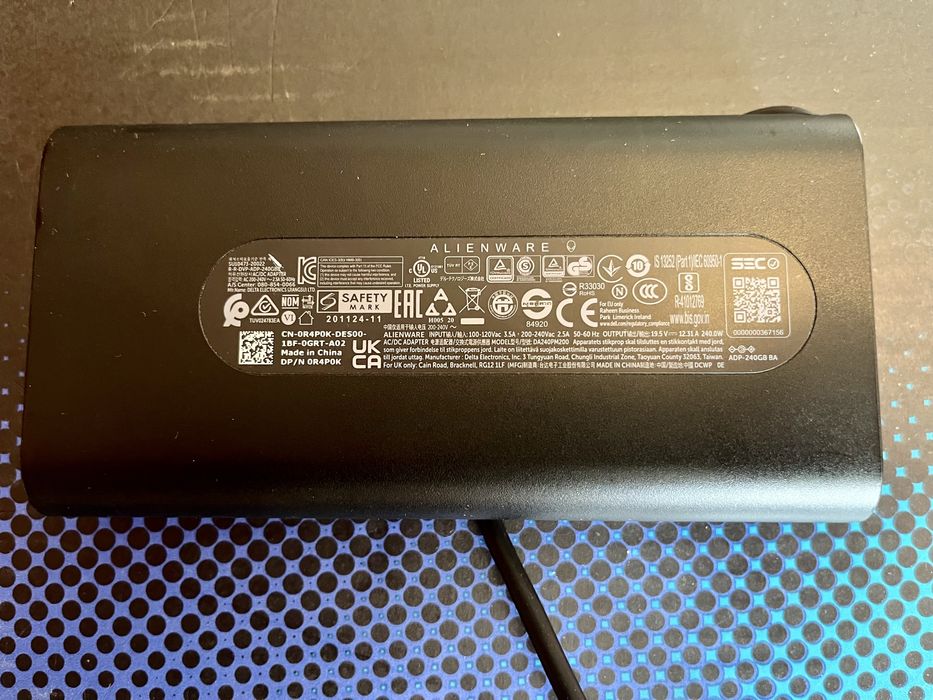 Оригінал Alienware 240w Charger DA240PM200