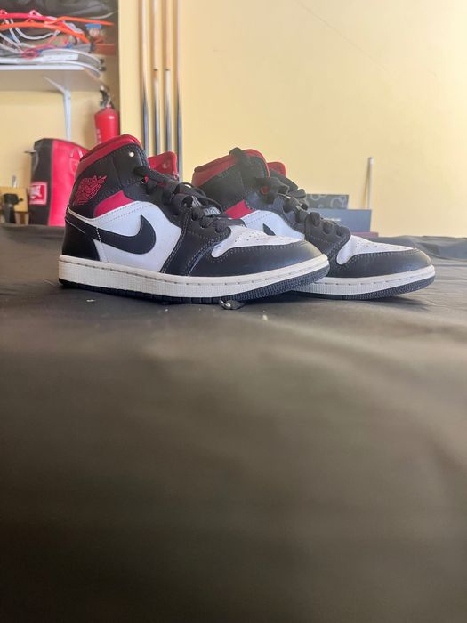 Air Jordan 1 MID vermelhas e pretas