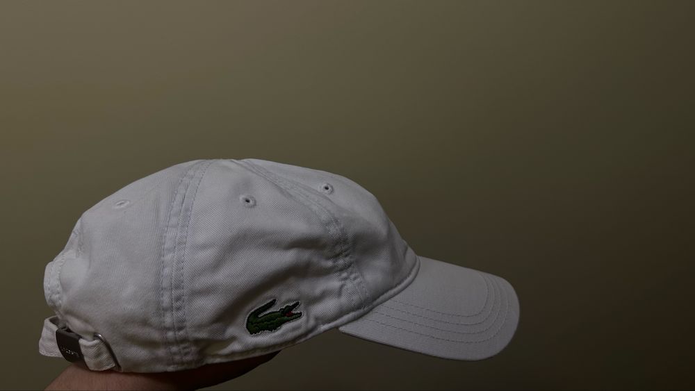 Біля кепка Lacoste