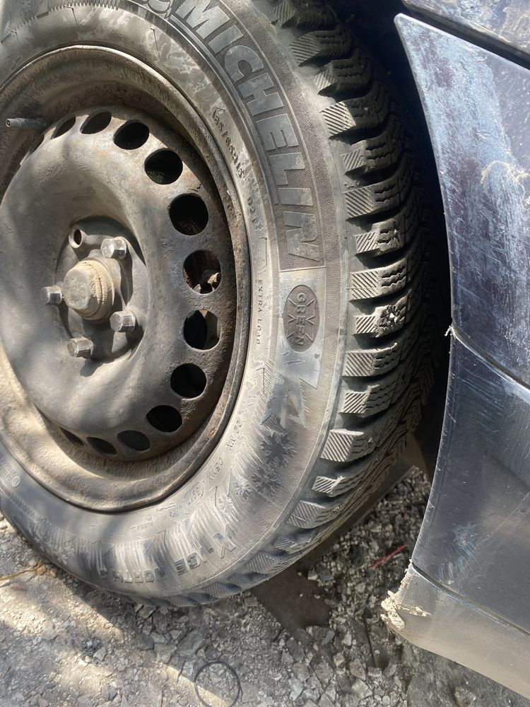 Продам резину зиму michelin состояние нового