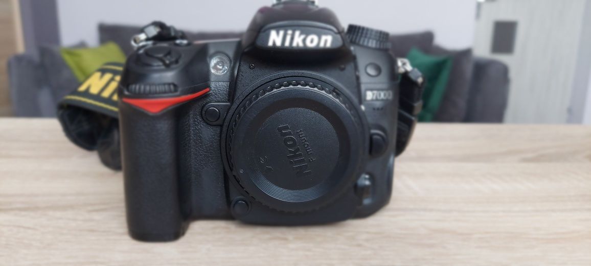 Nikon D7000 + obiektywy i lampa