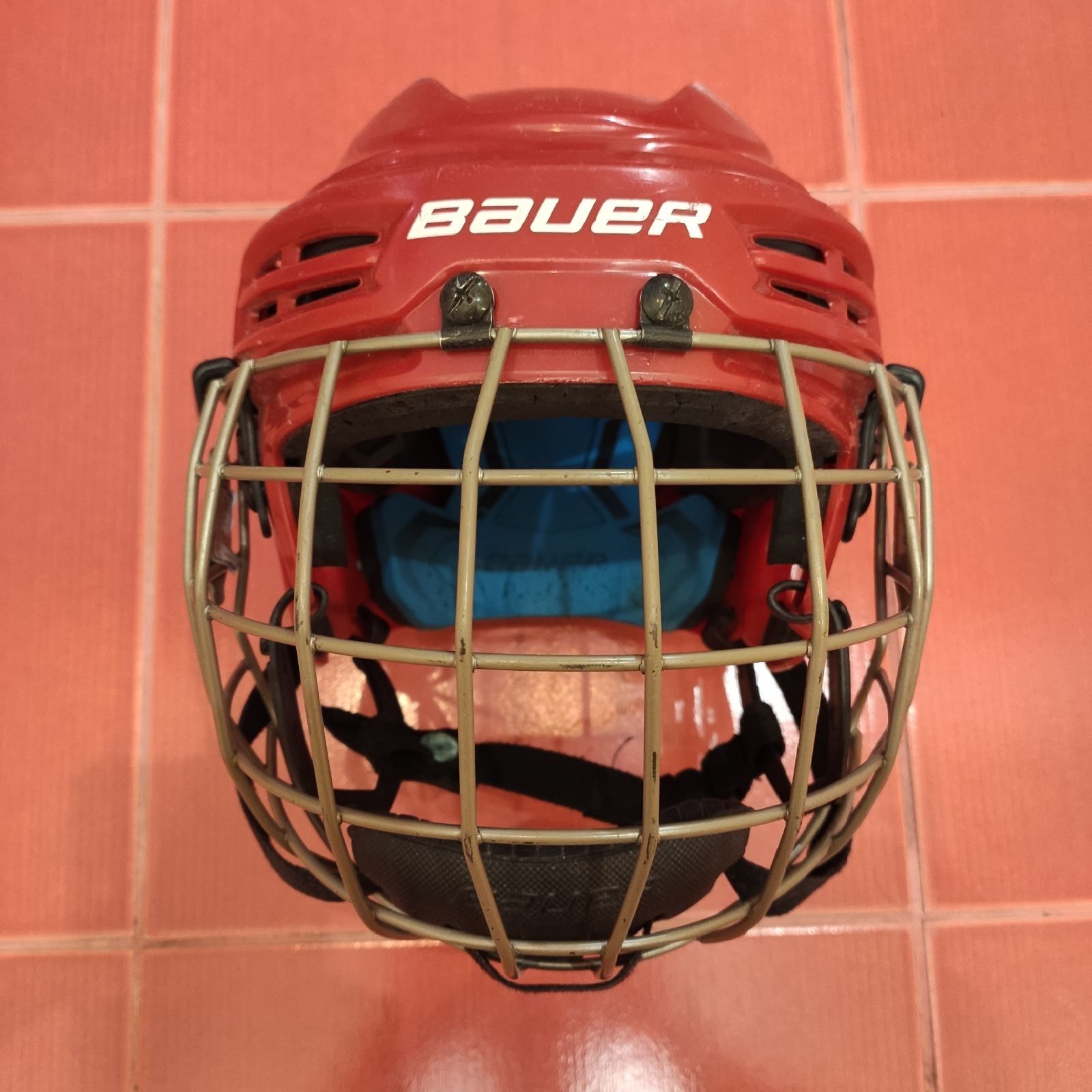 Продам шлем хокейний
