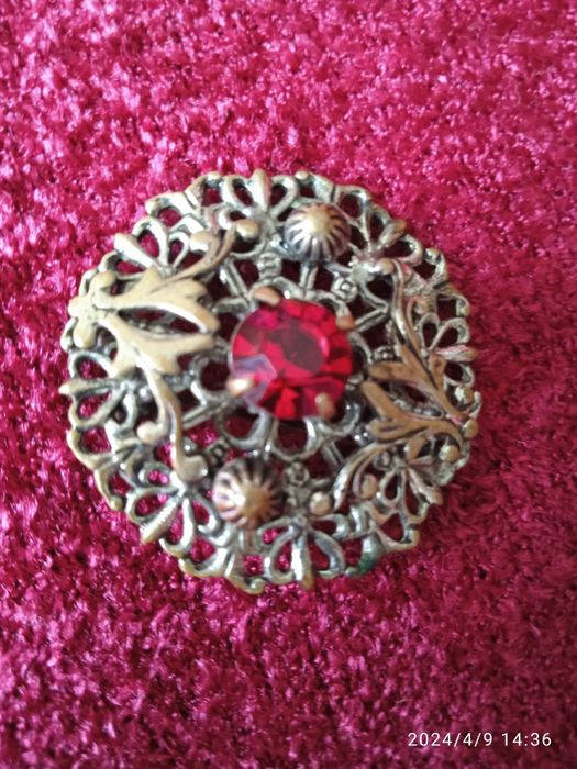 Продам кулончик старинный, брошь и серебро