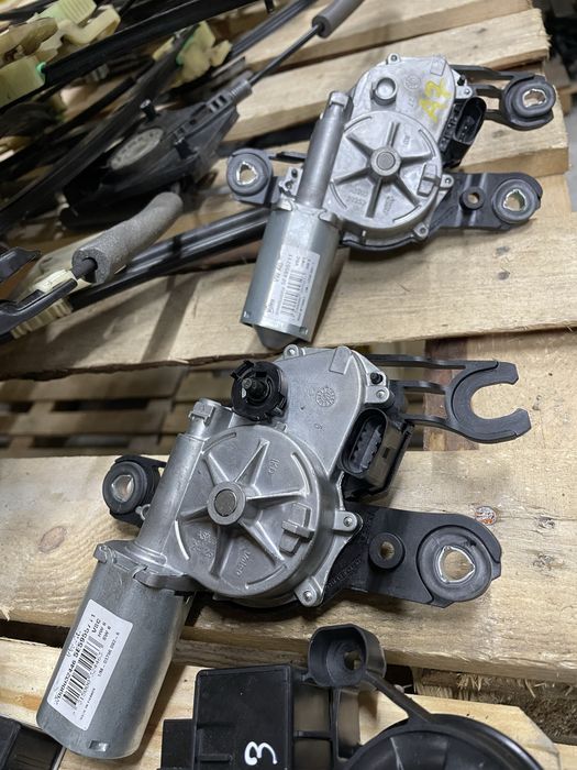 Моторчик заднього склоочисника + важелі Skoda Octavia / Superb