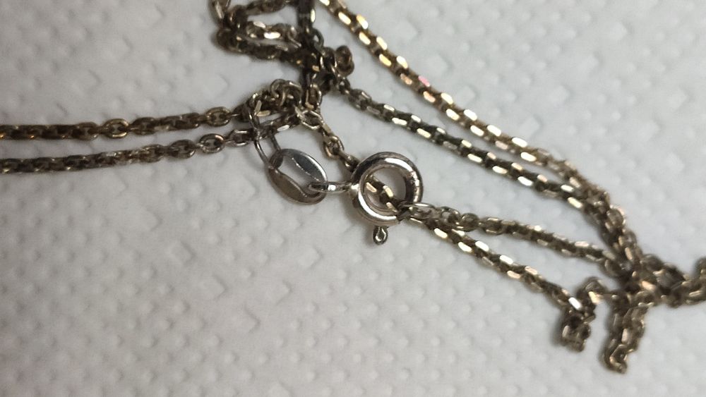 Komplet biżuterii srebrnej z bursztynem.