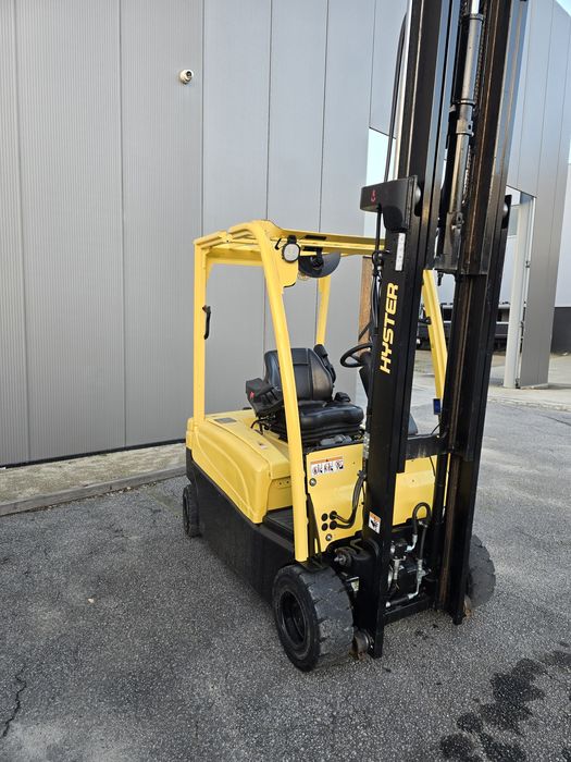 Empilhador HYSTER J1.8XN Triplex