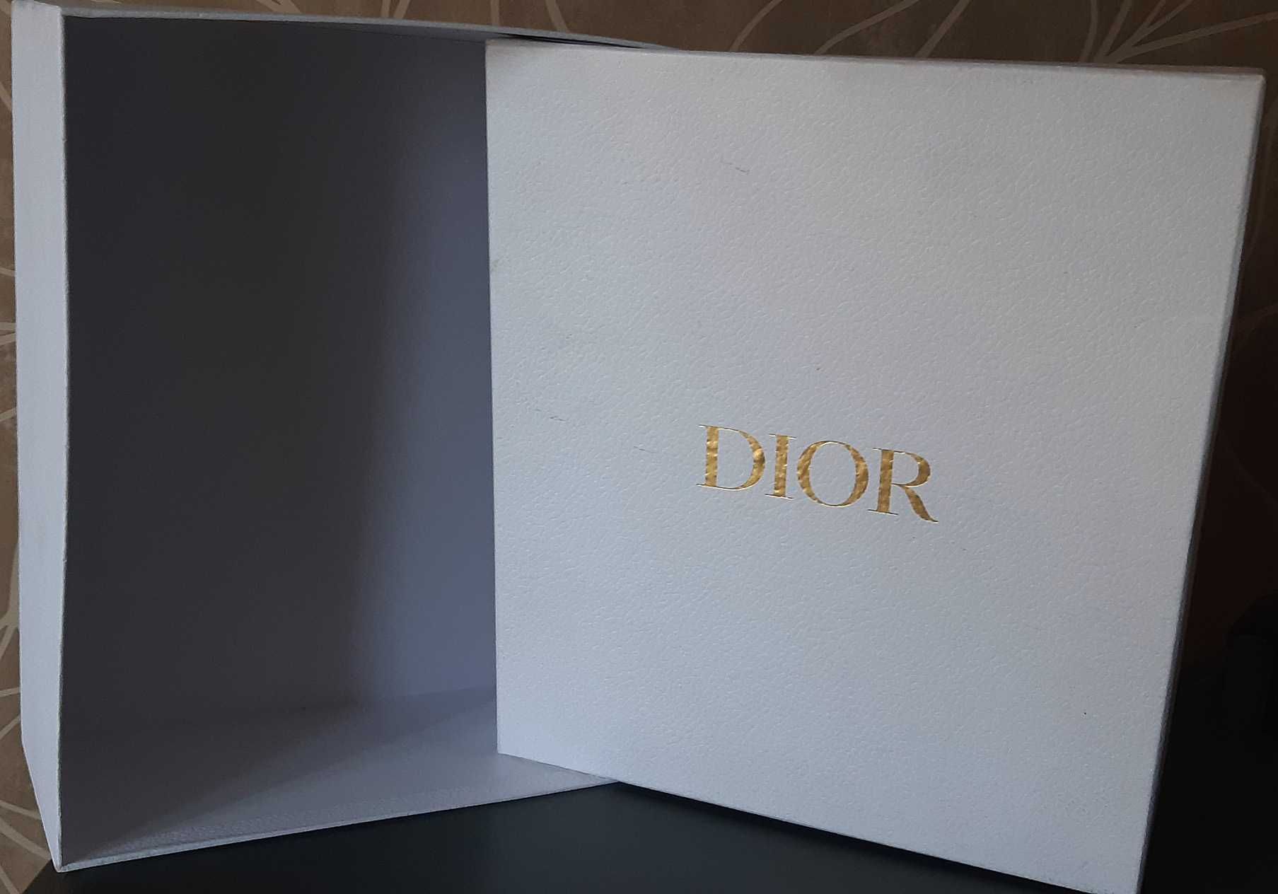 Коробка для взуття DIOR.