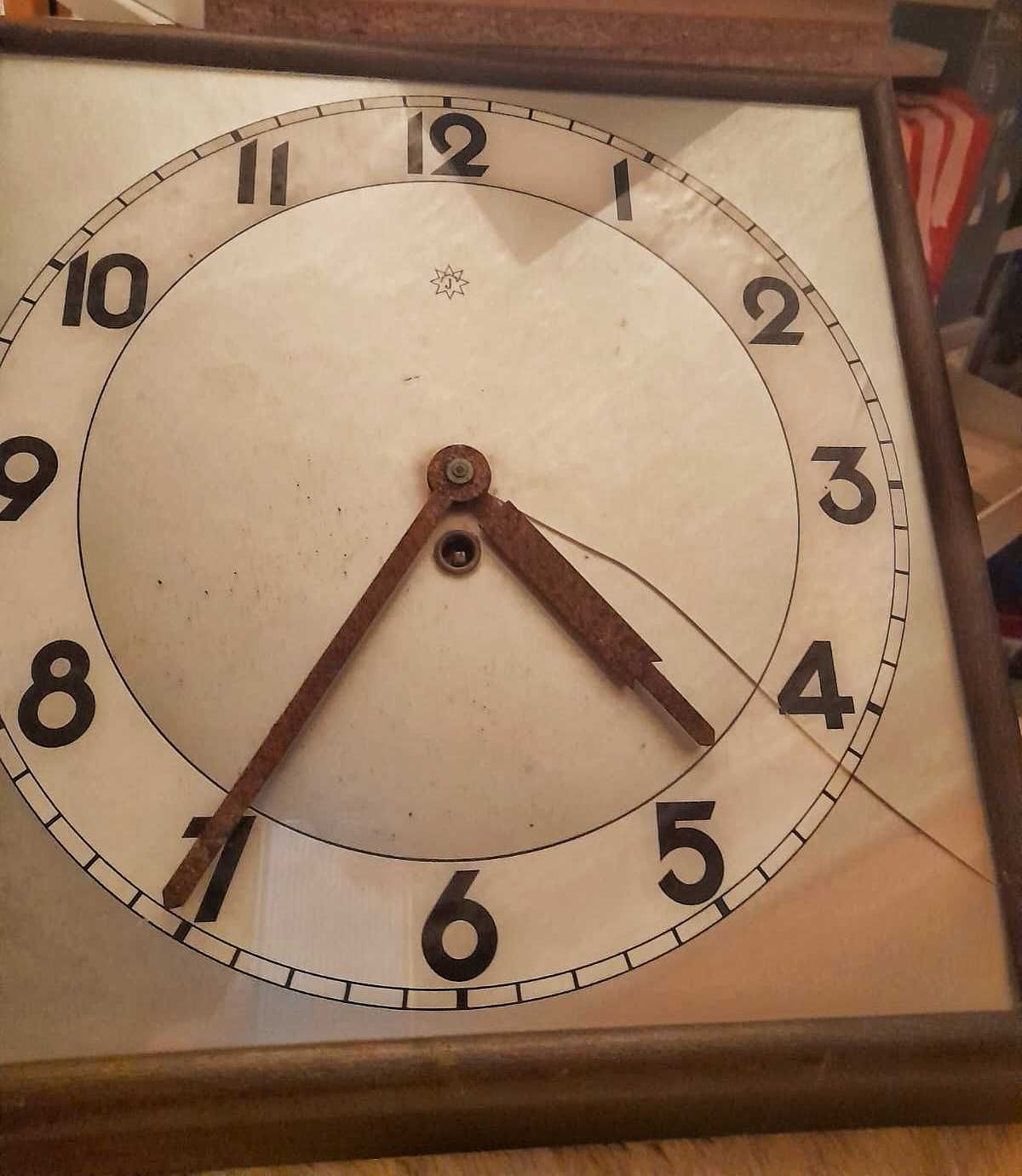 Oryginalny przedwojenny zegar ścienny