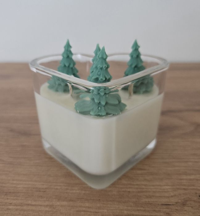 Świeca sojowa serce o zapachu świerku