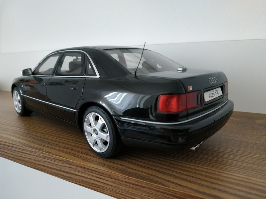 Audi S8 D2 1:18 Ottomobile (czarny)