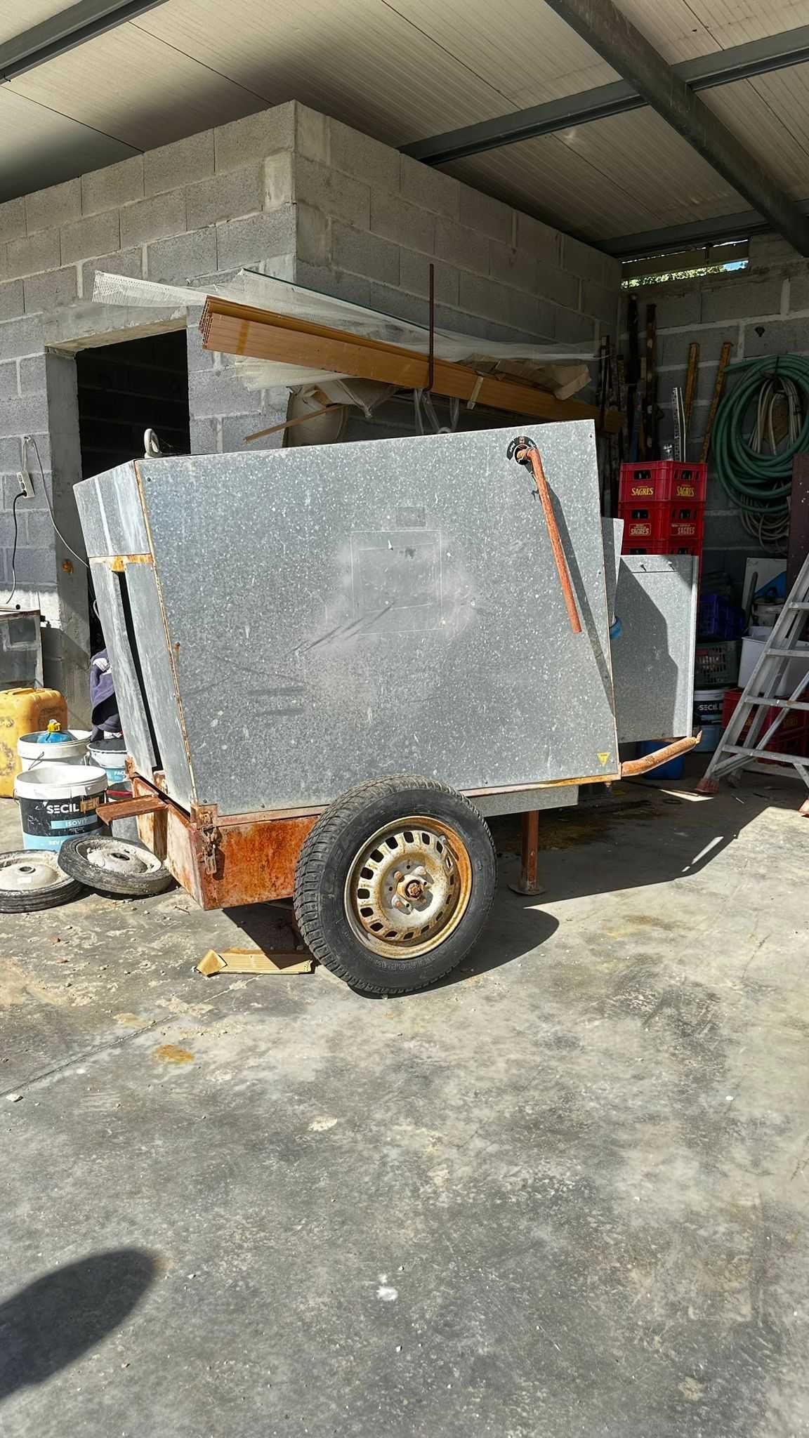 Máquina de limpeza de painéis usada