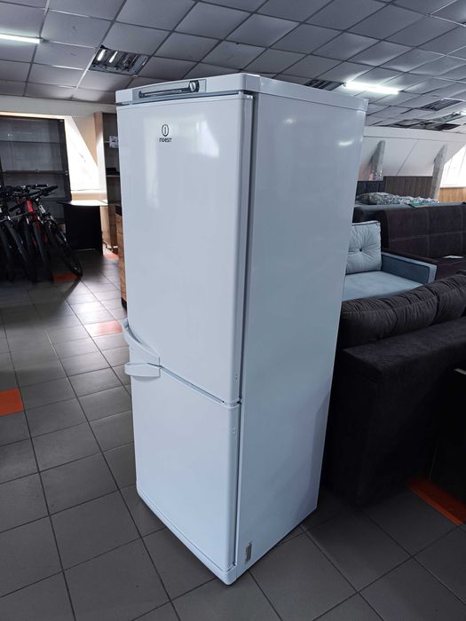 Двокамерний холодильник Indesit