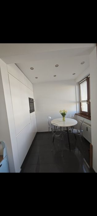 Stół z konglomeratu