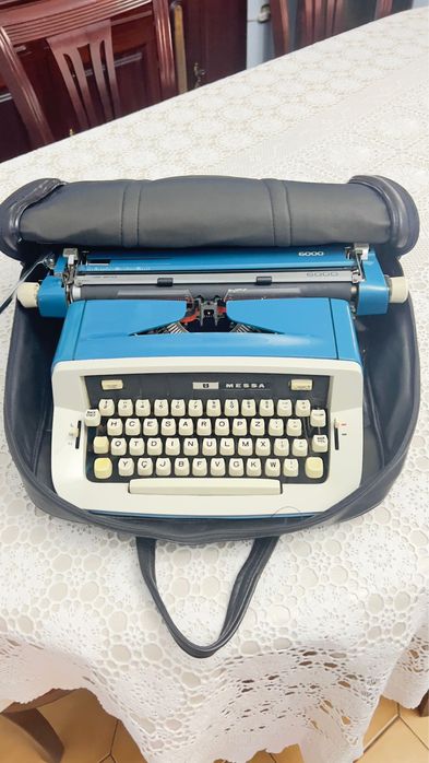 Máquina de escrever Messa 6000
