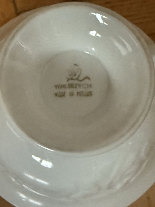 3 piekne filizanki Fryderyka ze zlotym paskiem, porcelana Walbrzych