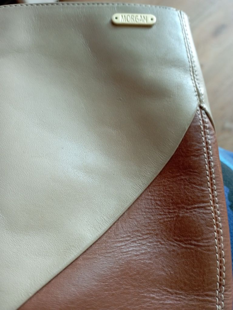Продам женские сапожки.