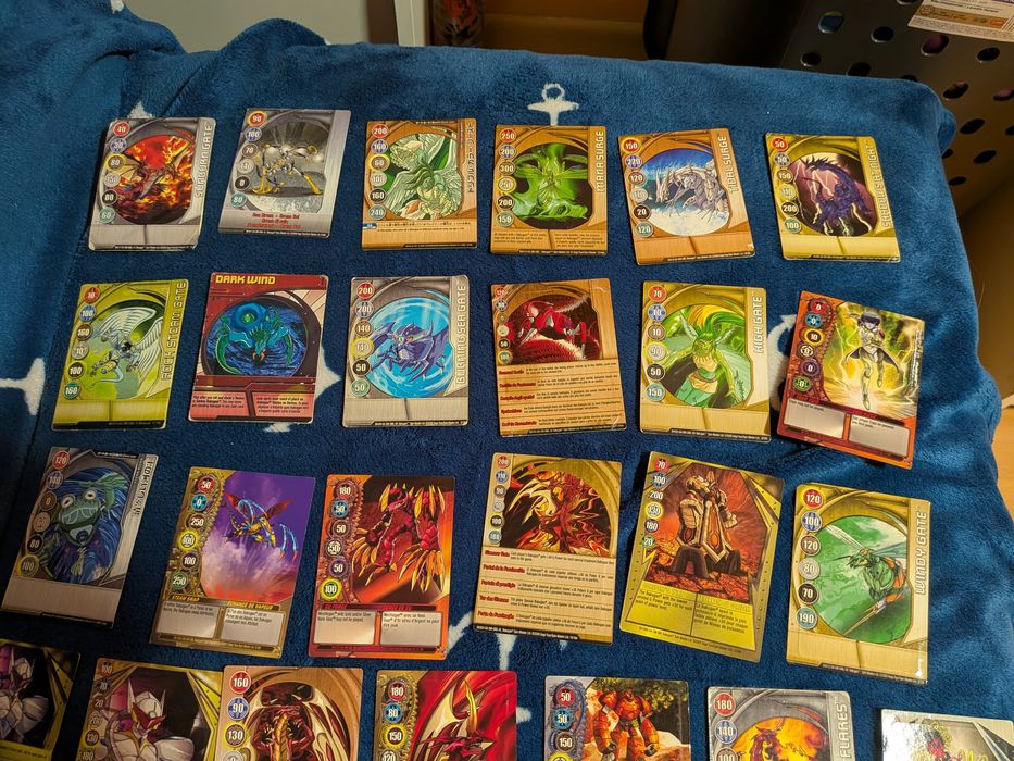 Sprzedam karty Bakugan magnetyczne