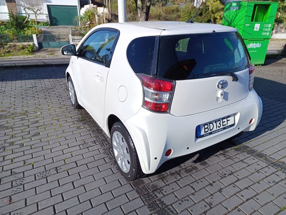 Toyota IQ em ótimo estado