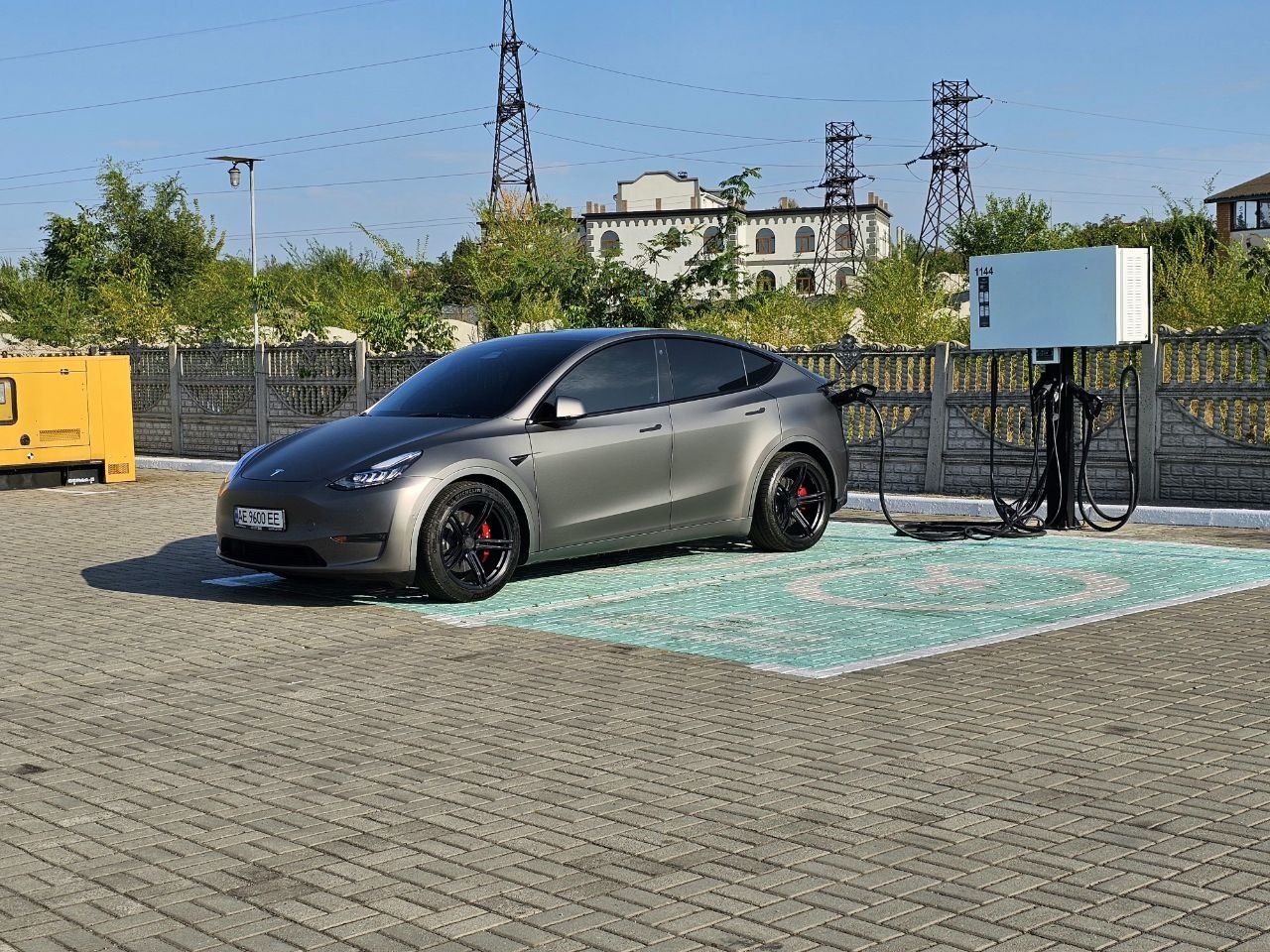 Tesla model Y  Long Range DM