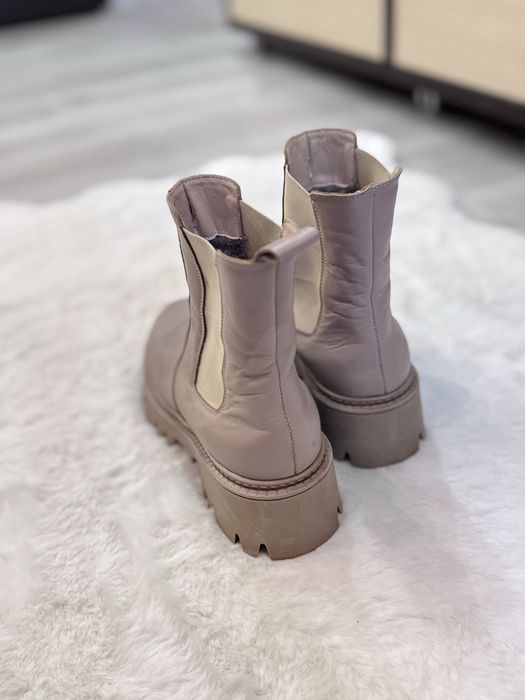 Трендові Черевики-Челсі на Масивній Підошві