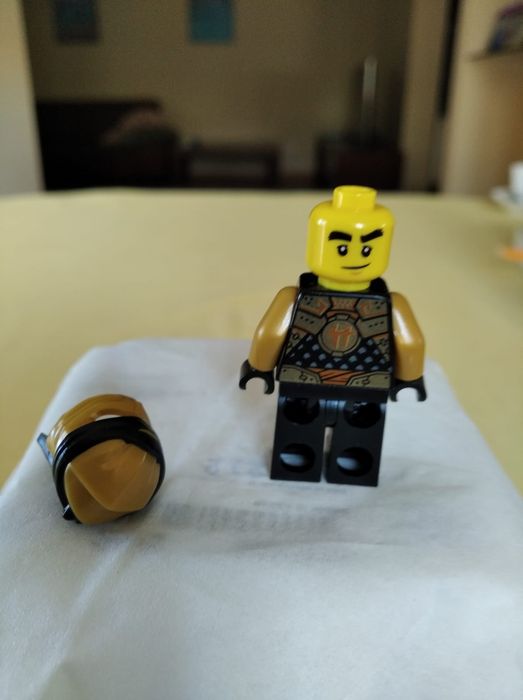 Figurka Lego Ninjago Cole z 16 sezonu