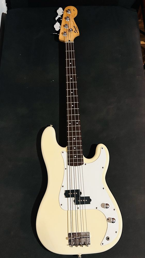 Baixo Elétrico Squier Precision Bass – Excelente Estado