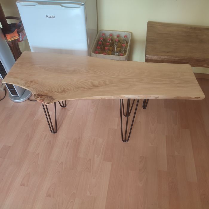 Stolik kawowy zalany żywica